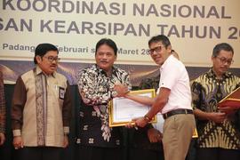 Penerimaan Penghargaan Kearsipan oleh Wakil Bupati Nganjuk