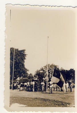 Upacara Peringatan 17 Agustus 1954: Mengibarkan Bendera Merah Putih