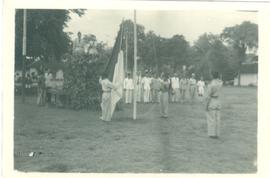 Peringatan Hari 10 November tahun 1955 di Alun-alun Nganjuk: Upacara menaikkan Bendera